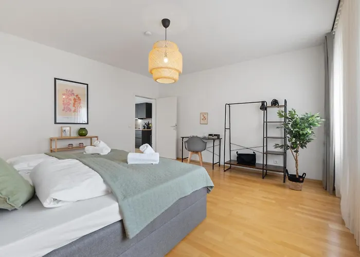 *Top* Grosse, Moderne & Zentrale Wohnung 3 Schlafzimmer - Naehe Zu Koeln: Dom, Messe, Flughafen, Lanxess-Arena