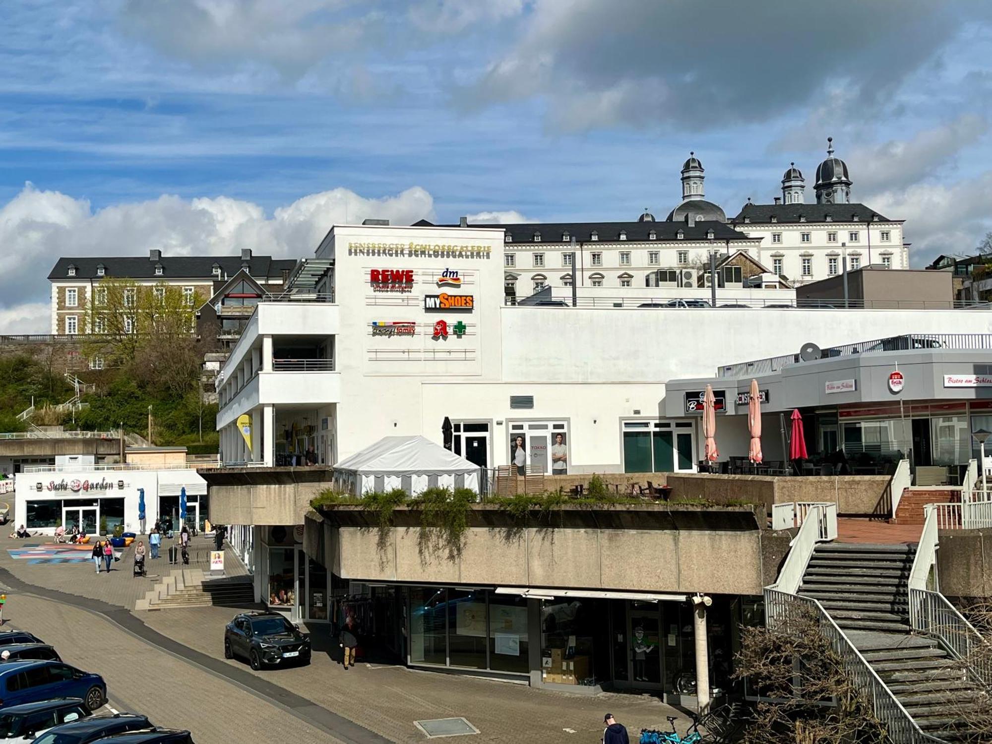 *top* Grosse, Moderne & Zentrale 3 Schlafzimmer - Naehe Zu Koeln: Dom, Messe, Flughafen, Lanxess-arena Apartment *