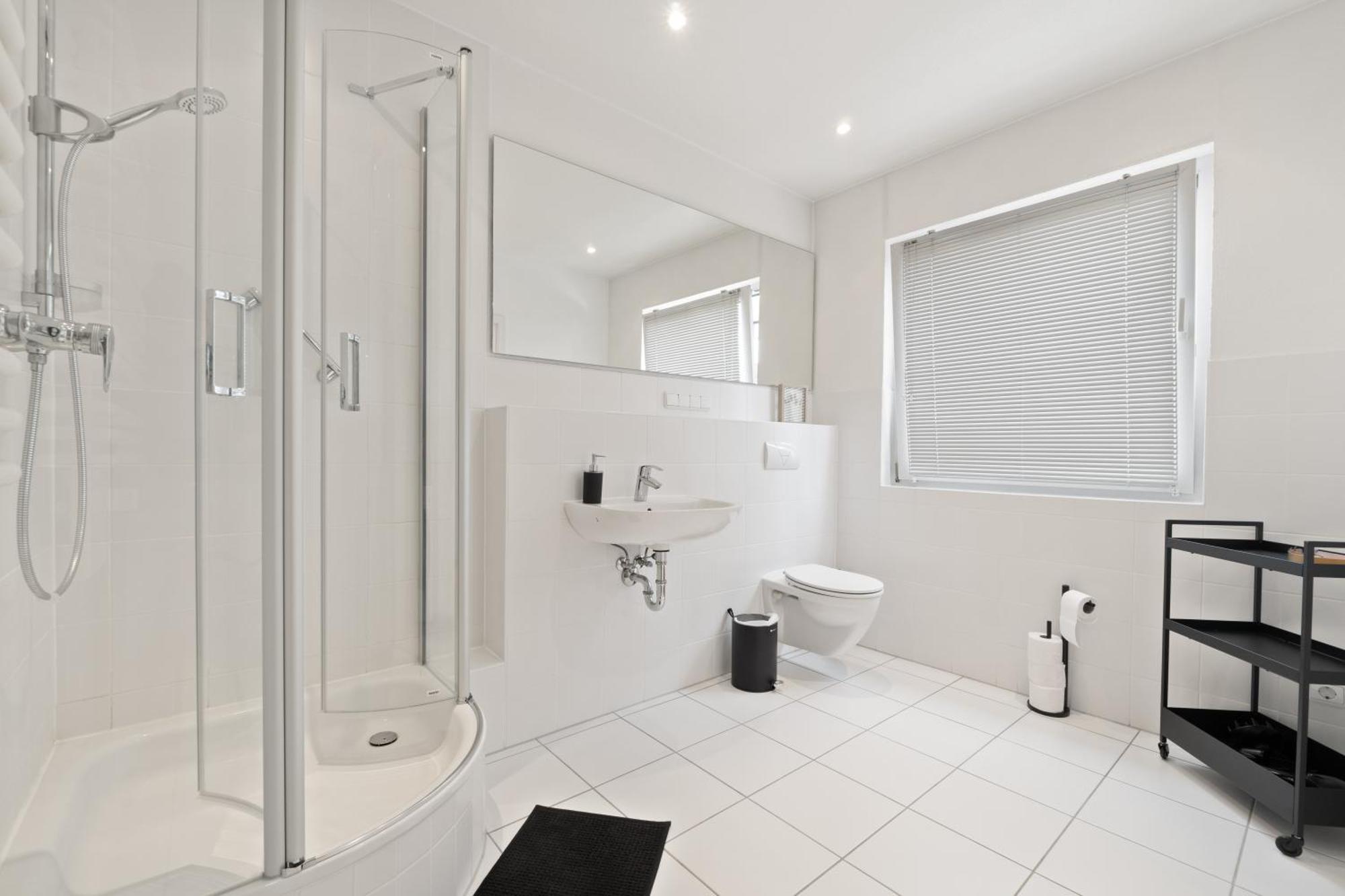 *top* Grosse, Moderne & Zentrale 3 Schlafzimmer - Naehe Zu Koeln: Dom, Messe, Flughafen, Lanxess-arena Apartment *