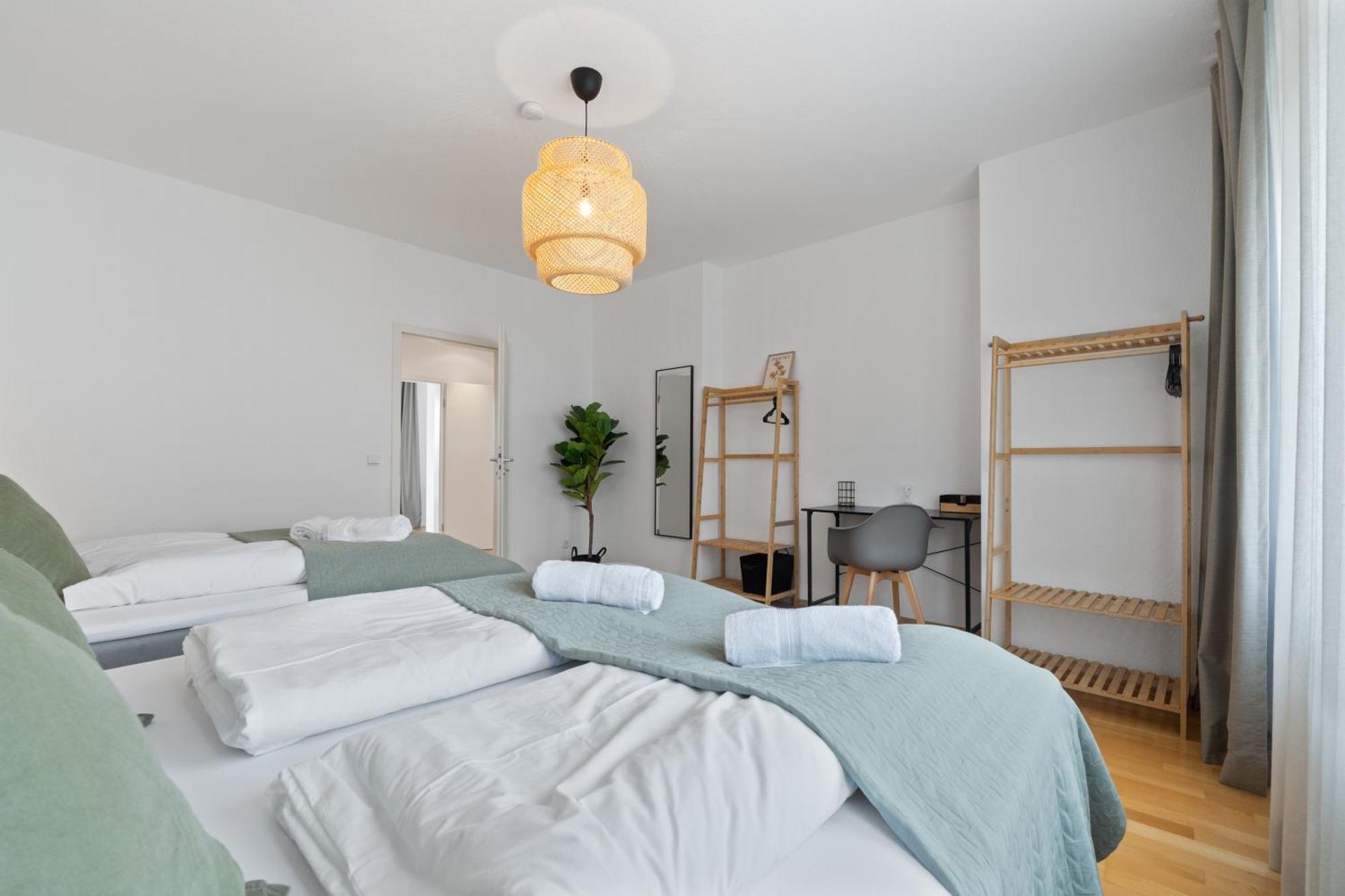 *top* Grosse, Moderne & Zentrale 3 Schlafzimmer - Naehe Zu Koeln: Dom, Messe, Flughafen, Lanxess-arena Apartment *